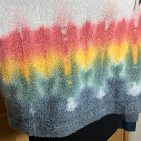 FEAT BlanketBlend Crop Hoodie - Picture 7 of 10